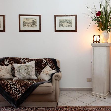 Favoloso Appartamento In Villa Monterosi Luaran gambar