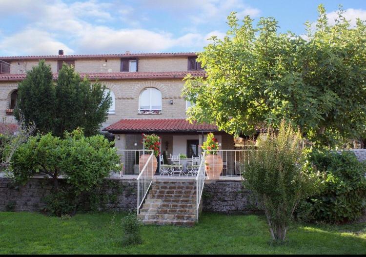 Favoloso Appartamento In Villa Monterosi Luaran gambar